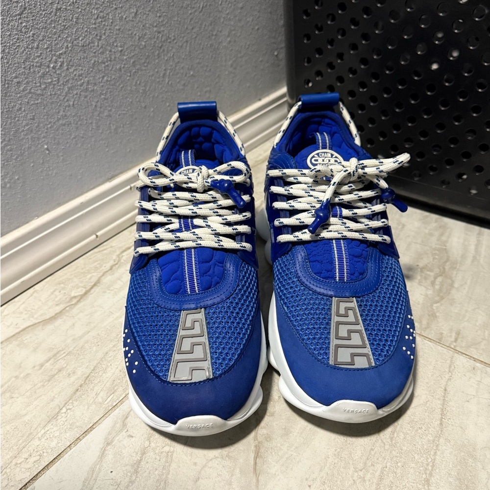 Versace chain reaction